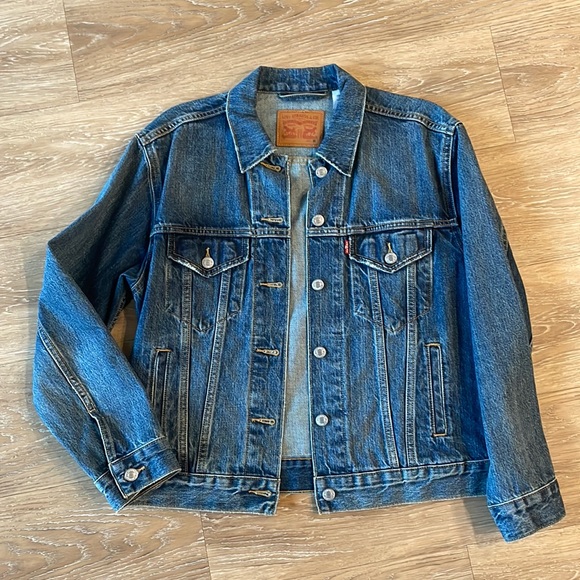 Levi’s Jean Jacket - Picture 5 of 9